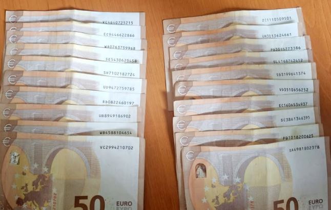 Gjest human, dy qytetarë gjejnë e dorëzojnë në Polici 1950 euro