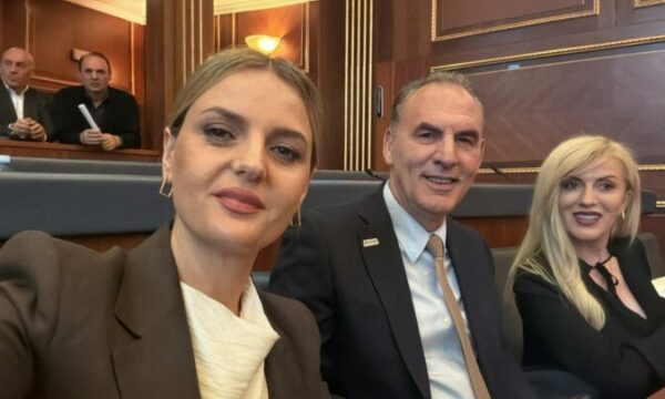 LVV e NISMA pa takime për Qeverinë e re – deputetja Krasniqi tregon se s’morën përgjigje në kërkesën e tyre