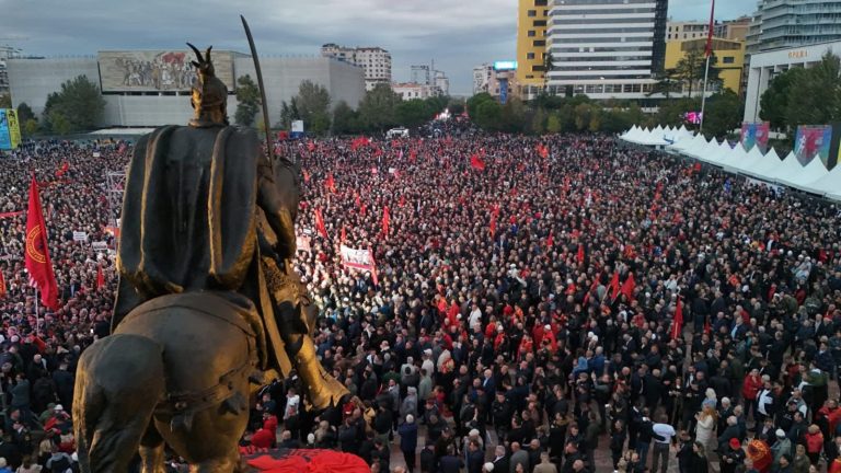 Mbështetje me fjalë, jo me pjesëmarrje: Pse askush prej zyrtarëve të VV-së nuk u pa në protestën për UÇK-në në Tiranë?