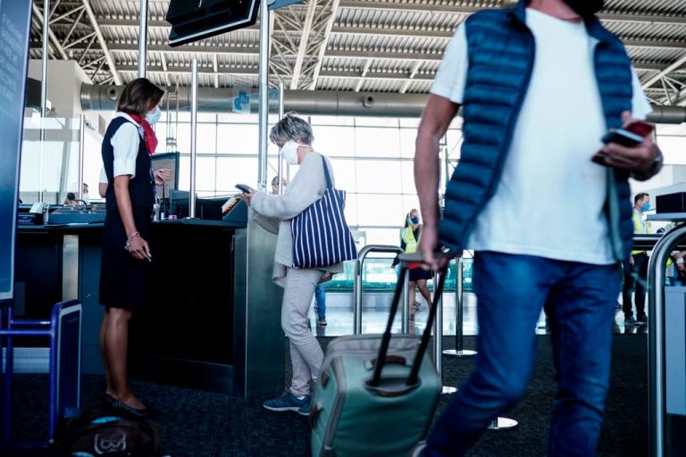 “Politico”: Pritet kaos në hyrjet e BE-së me sistemin e ri të hyrje-daljeve