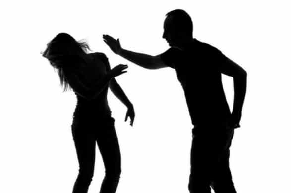Ndodh edhe kjo | E fejuara e akuzon për dhunë, ai e mohon: “Është sajesë, sepse nuk donte të bëhesha polic”