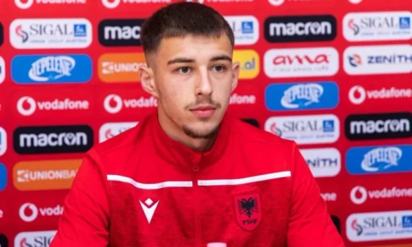 Zvicra e fton menjëherë mbrojtësin që e la Shqipërinë